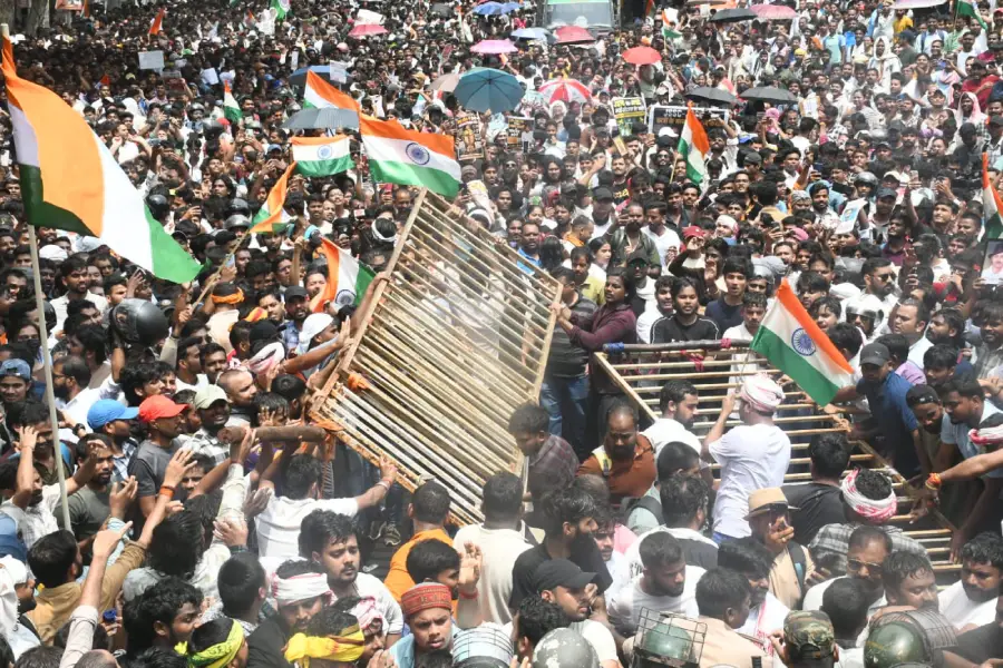 Protesters Uproot Barricades