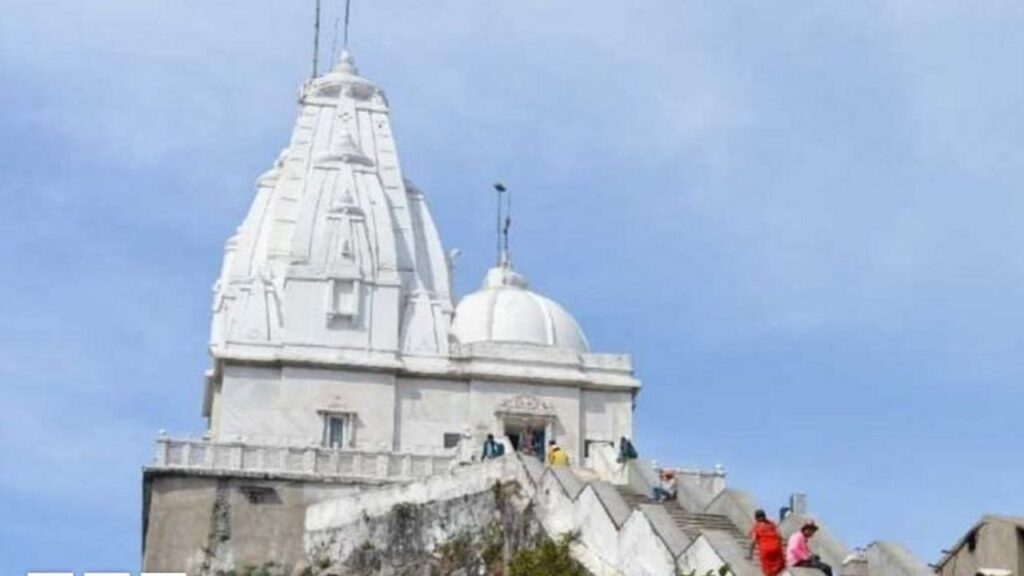 सम्मेद शिखरजीः जूते पहनकर घूमने का वीडियो वायरल, जैन समाज में रोष