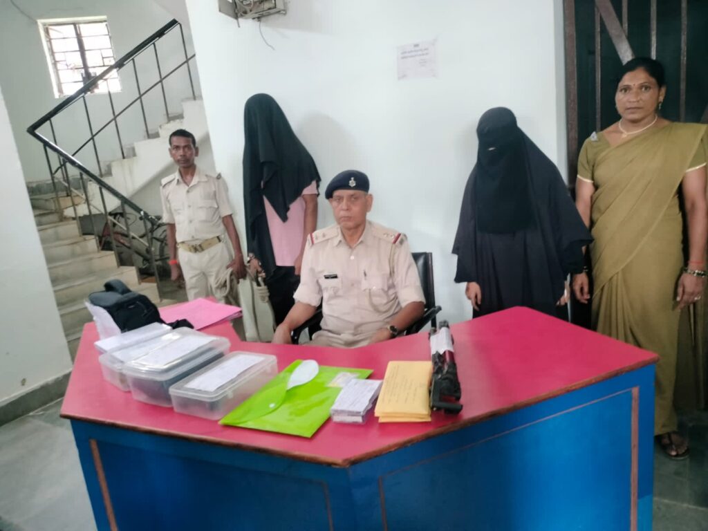 कोडरमा के जंगल में प्रशिक्षण शिविर, पाकिस्तान के संपर्क में थे आरोपी, पिस्टल, बुलेटप्रुफ जैकेट, मोबाइल, टैब, कैमरा बरामद