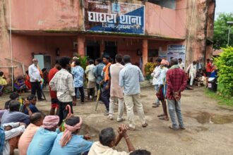 गुमला के घाघरा में अंत्येष्टि स्थल पर 'मड़वा' गाड़ने को लेकर विवाद,थाना पहुंचा मामला, पुलिस ने दोनों पक्षों को कराया शांत