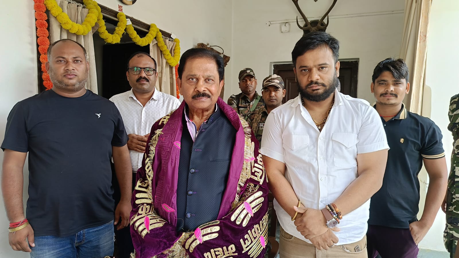 पूर्व राज्यसभा सांसद धीरज प्रसाद साहू से समाजसेवी दीपांकर कुमार की शिष्टाचार मुलाकात