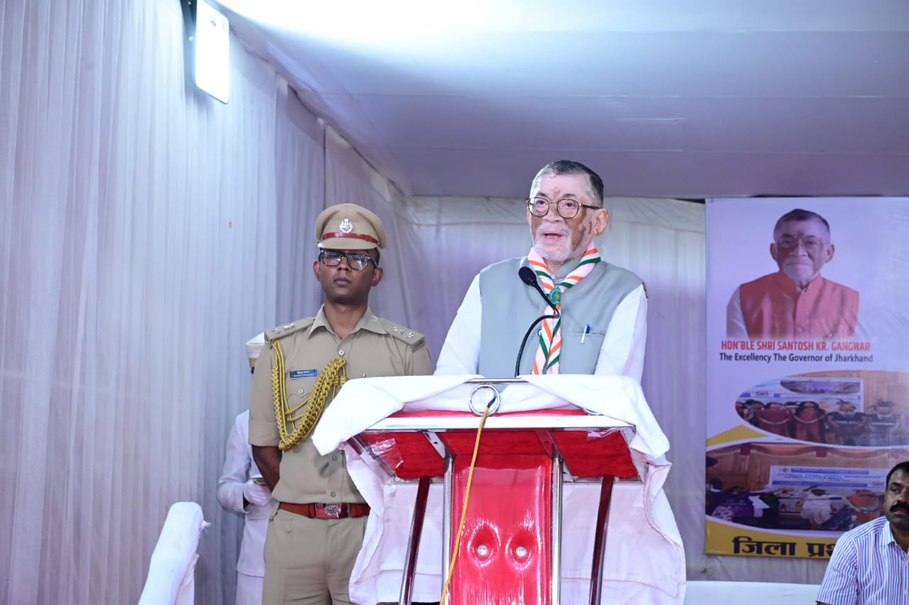 विश्व आदिवासी दिवस के अवसर पर राज्यपाल संतोष गंगवार पहुंचे लोहरदगा, राष्ट्रीय जनजातीय समागम को किया संबोधित 3 WhatsApp Image 2026 08 09 at
