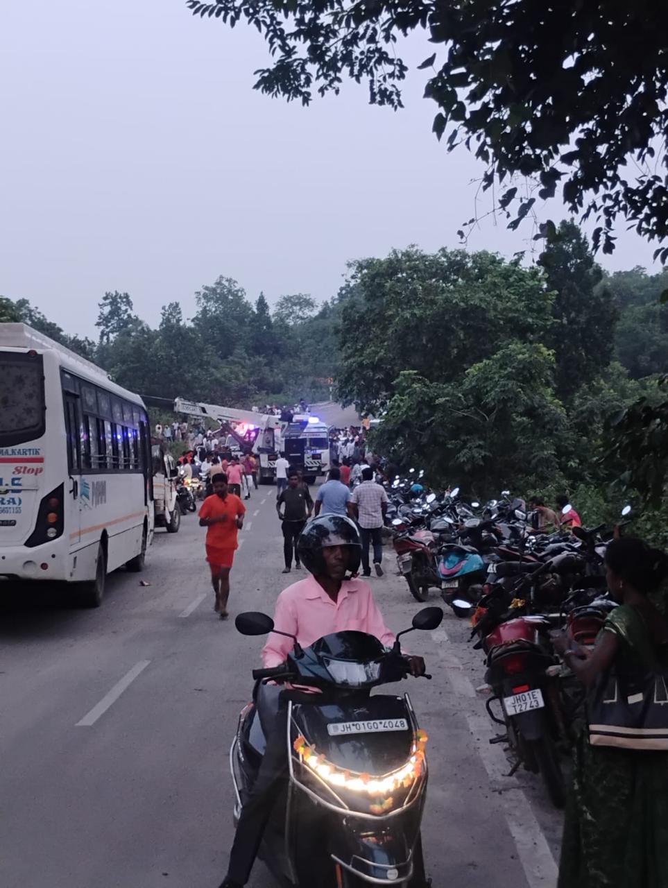 Breaking News: लोहरदगा-चंदवा मुख्य मार्ग पर कंटनेर ने ऑटो को रौंदा, कई लोगों की मौत की आशंका 1 WhatsApp Image 2026 08 15 at 18.58.19