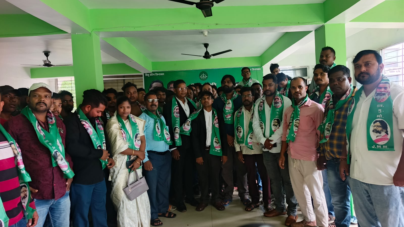 लोहरदगा में JLKM के प्रमंडल उपाध्यक्ष निखिल सर्राफ मोनू JMM में हुए शामिल, जिलाध्यक्ष मोजम्मिल अहमद बोले- बूथ स्तर तक मजबूत होगा संगठन 3 WhatsApp Image 2026 08 19 at 5.17.25 PM
