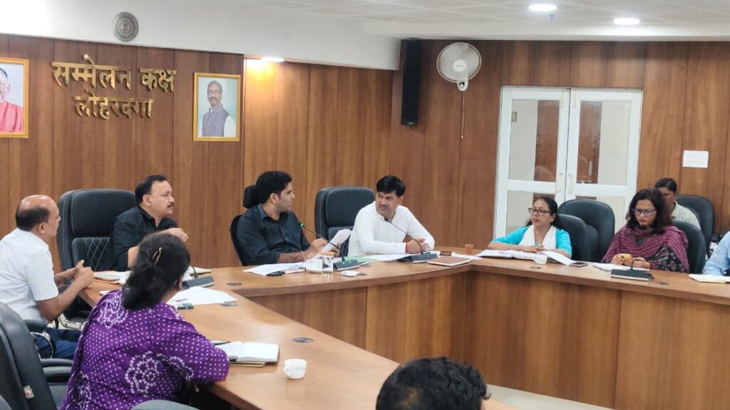 लोहरदगा में 24 अगस्त से मतदाता दावों की सुनवाई, उपायुक्त ने कहा- नोटिस वाले दस्तावेज लेकर जरूर पहुंचें