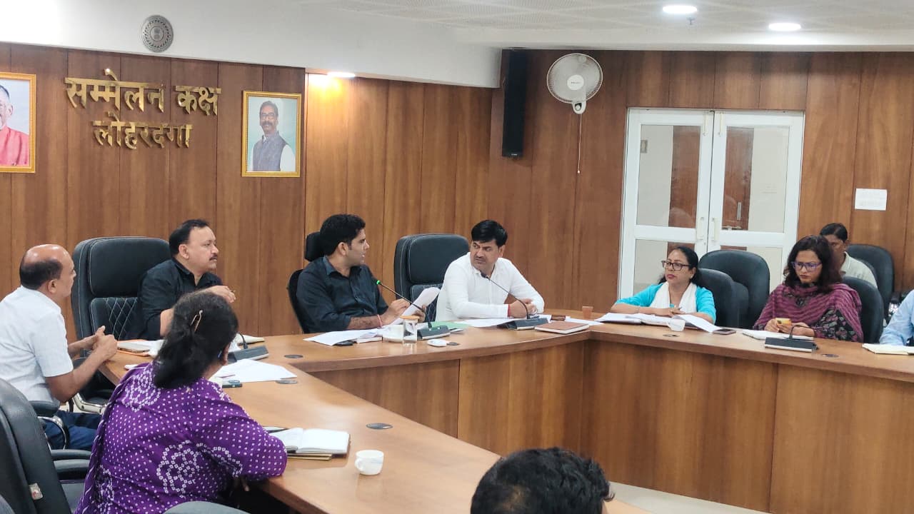 लोहरदगा में 24 अगस्त से मतदाता दावों की सुनवाई, उपायुक्त ने कहा- नोटिस वाले दस्तावेज लेकर जरूर पहुंचें
