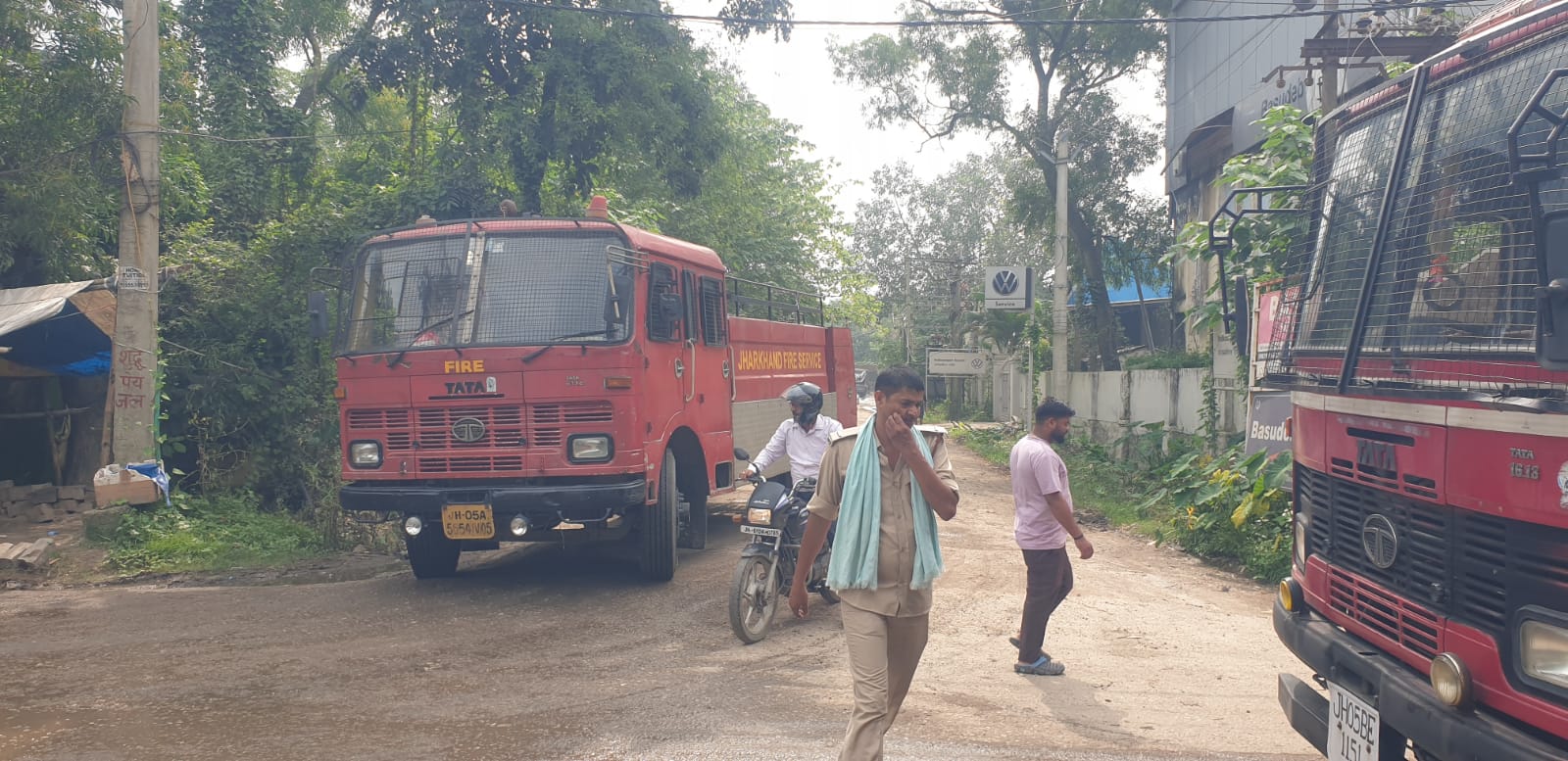 रांची के कोकर में टाटा ऑटो वर्कशॉप में लगी भीषण आग, 9 गाड़ियां जलकर खाक 1 WhatsApp Image 2026 08 23 at 9.34.39 AM