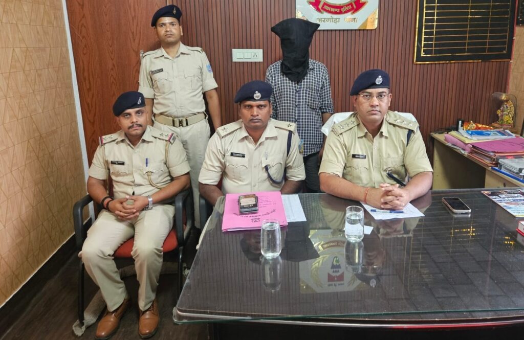 रांची में डॉक्टर दुर्गा चरण सिन्हा से 5 करोड़ की रंगदारी मांगने का आरोपी गिरफ्तार, पुलिस ने लोहरदगा से किया अरेस्ट