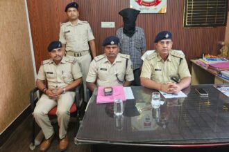रांची में डॉक्टर दुर्गा चरण सिन्हा से 5 करोड़ की रंगदारी मांगने का आरोपी गिरफ्तार, पुलिस ने लोहरदगा से किया अरेस्ट