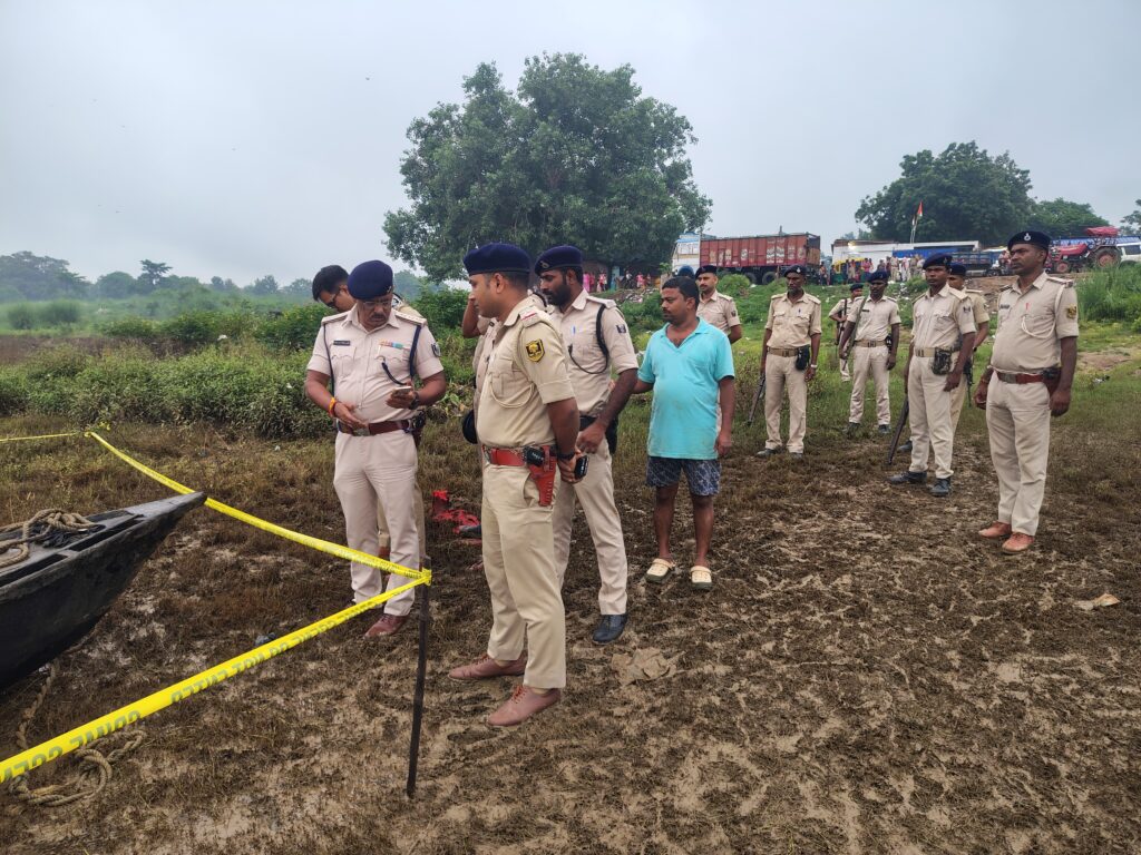 पटना के बिहटा में पुलिस और अपराधियों के बीच मुठभेड़, AK-47 मामले में फरार कुख्यात को लगी गोली, SI भी घायल