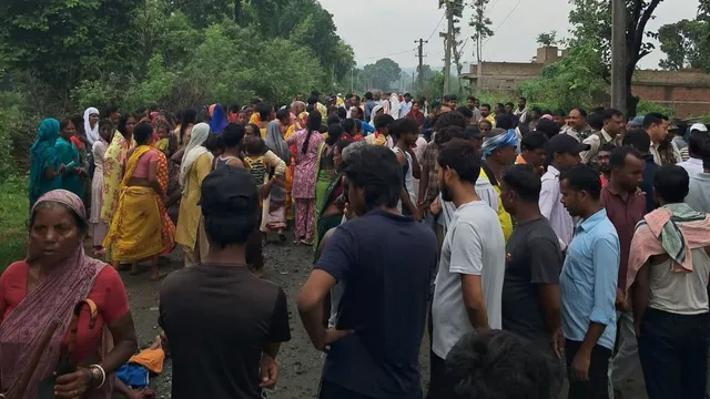 बोकारो में ट्रिपल मर्डर से हड़कंप, सनकी पड़ोसी ने कुल्हारी से काटकर एक ही परिवार के तीन लोगों की ले ली जान