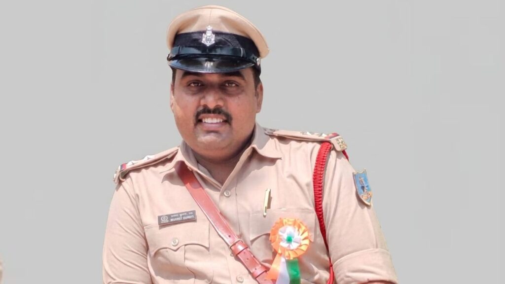 जमशेदपुर ACB की बड़ी कार्रवाई, 15 हजार रिश्वत लेते बंदगांव थाना प्रभारी मनीष कुमार गिरफ्तार