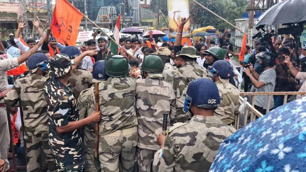 रांची में CM हाउस के पास ABVP कार्यकर्ताओं की पुलिस से झड़प,JPSC-JSSC परीक्षा रद करने की मांग,हिरासत में चार प्रदर्शनकारी