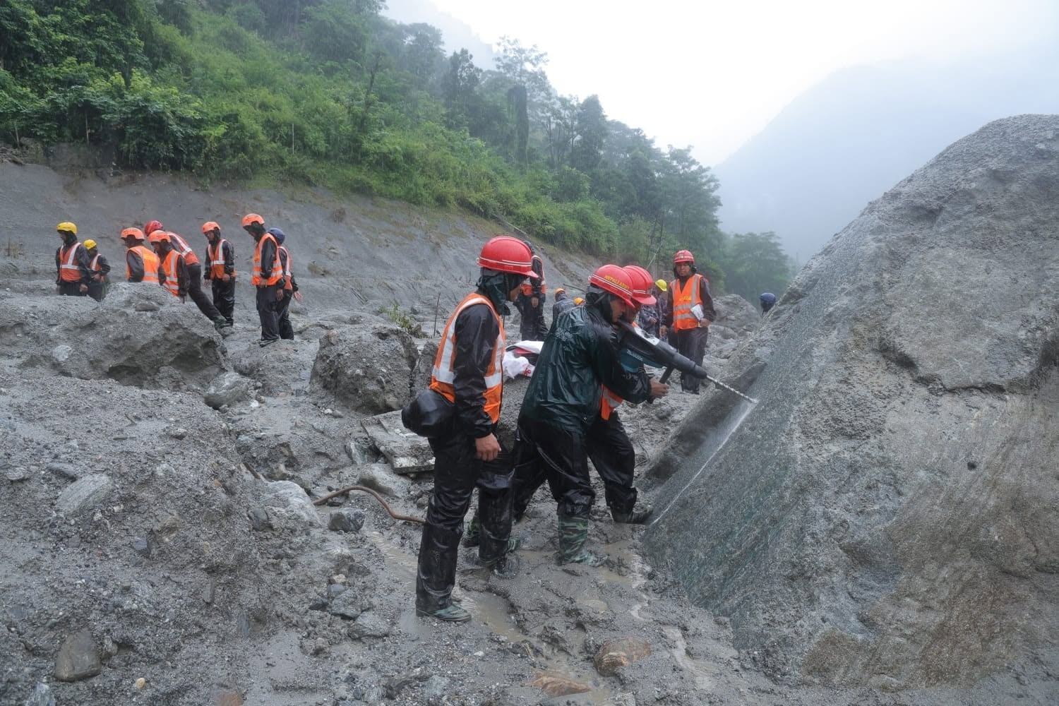 नेपाल बाढ़: 675 लोगों के शव मिले, 2,485 अब भी लापता; राहत-बचाव में ड्रोन उड़ाने पर रोक 2 nepal 1