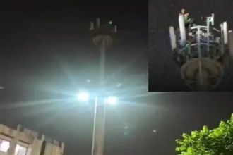 जयपाल सिंह स्टेडियम के पास देर रात टावर पर चढ़ा युवक, पत्नी को नौकरी नहीं मिलने से नाराज