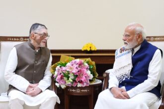 झारखंड के राज्यपाल संतोष गंगवार ने प्रधानमंत्री नरेंद्र मोदी से की मुलाकात, झारखंड के वर्तमान स्थिति की जानकारी दी