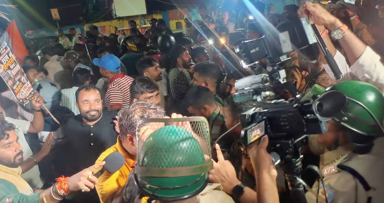 रांची के एलबर्ट एक्का चौक पर पुतला दहन के दौरान हंगामा, JPSC-JSSC रिफॉर्म्स मंच और JMM कार्यकर्ताओं में झड़प 5 web file item e19e 21 8 2026 19 50 44