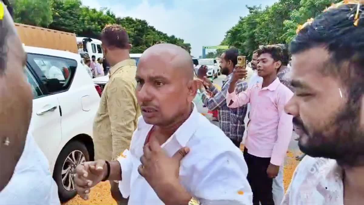 मंत्री निशांत कुमार के स्वागत के दौरान मची अफरातफरी, JDU नेता के गले से 7 लाख की चेन गायब