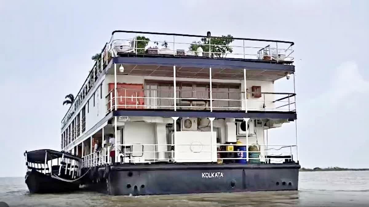 गंगा नदी में फंसे राजमहल क्रूज से 9 विदेशी पर्यटक निकाले गए, कोलकाता से वाराणसी जा रहे जा रहे थे सभी