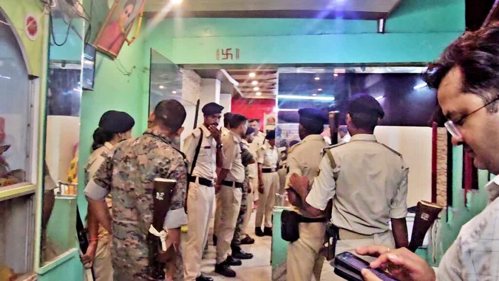 रोहतास के होटल में चल रहे देह व्यापार का भंडाफोड़, 4 युवतियां समेत हिरासत में पांच