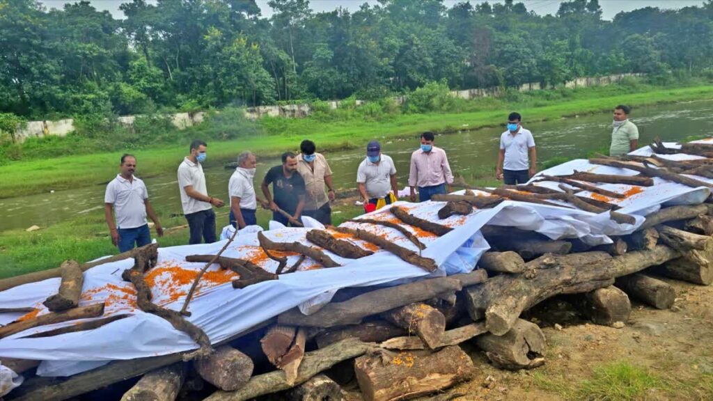 रांची रिम्स में रखे 43 लावारिस शवों का सामूहिक अंतिम संस्कार, जुमार नदी तट पर दी गई अंतिम विदाई