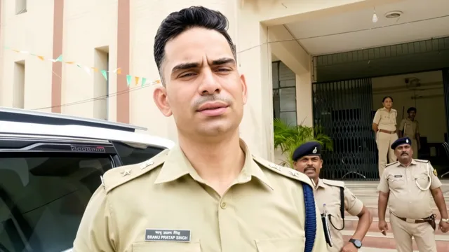 बिहार के चर्चित SP पर पत्नी ने लगाए गंभीर आरोप, IPS भानु प्रताप सिंह की पत्नी बोली-6 साल की बेटी को छीना,मुझे घर में नहीं घुसने दिया 1 Khagaria SP Bhanu Pratap Singh 1788515282460 v
