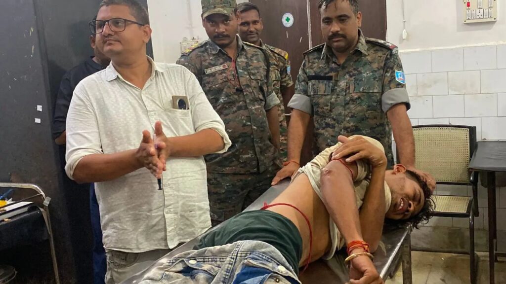 गिरिडीह में थाने के अंदर युवक की पिटाई का वीडियो आया सामने, तबीयत बिगड़ने के बाद अस्पताल में कराया गया भर्ती