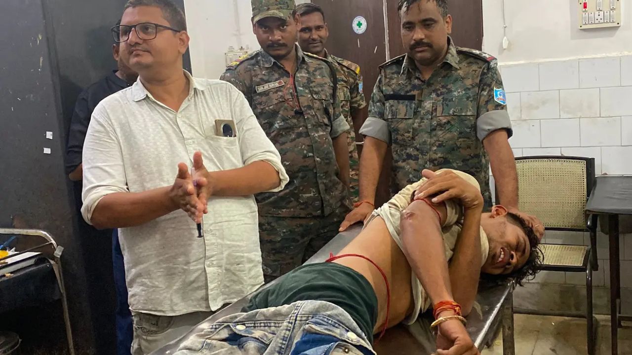 गिरिडीह में थाने के अंदर युवक की पिटाई का वीडियो आया सामने, तबीयत बिगड़ने के बाद अस्पताल में कराया गया भर्ती