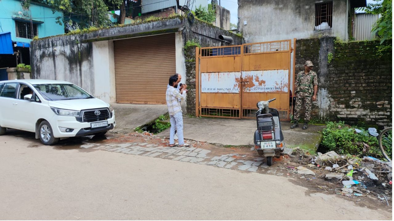 रांची-कोलकाता समेत कई जगहों पर ED की छापेमारी, TMC सांसद के कथित अवैध फंडिंग को लेकर कार्रवाई