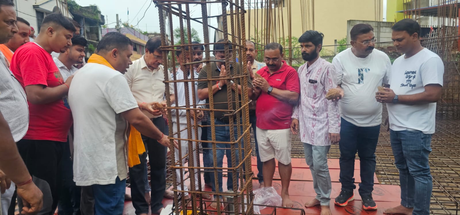 लोहरदगा में अब आकार लेगा श्रीराम दरबार, नींव ढलाई के साथ निर्माण ने पकड़ी रफ्तार, वैदिक मंत्रोच्चार के बीच हुआ पूजन