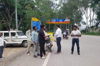 लोहरदगा में सघन वाहन जांच अभियान, 65 हजार रुपये जुर्माना वसूला