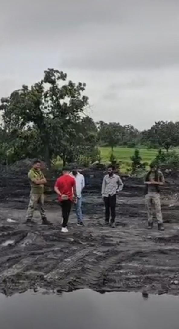 लातेहार में मगध कोलियरी के कांटा घर पर फायरिंग, कंप्यूटर आपरेटर को लगी गोली 2 WhatsApp Image 2026 09 03 at 11.27.24 AM