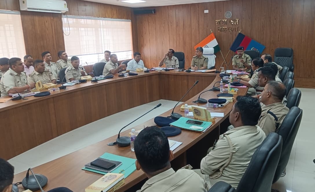 दुर्गापूजा से छठ तक लोहरदगा में पुलिस का पहरा सख्त, बढ़ेगी रात की गश्ती, एसपी सादिक अनवर रिजवी ने त्योहारों से पहले कसी पुलिस की कमर 4 WhatsApp Image 2026 09 08 at 6.58.09 PM