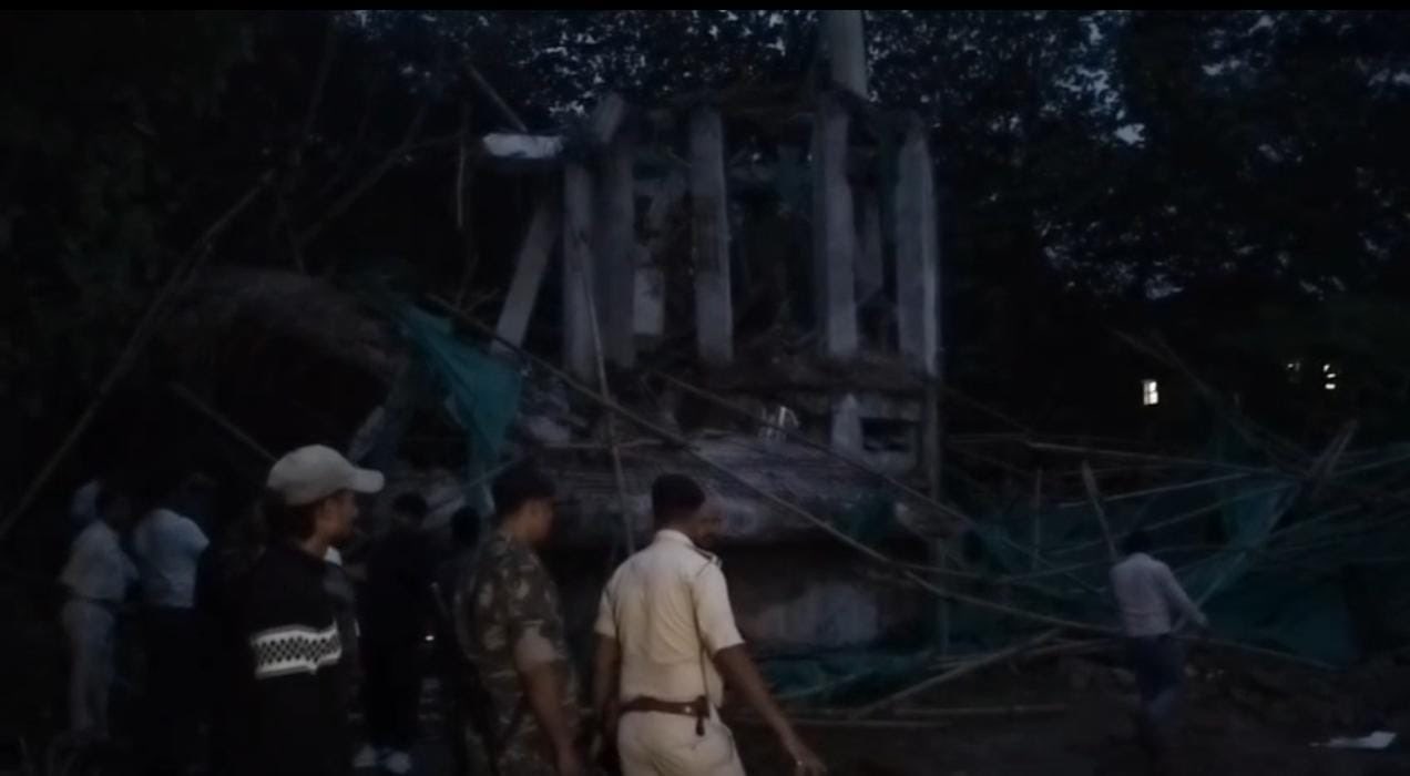 रांची में जिला स्कूल मैदान में स्थित पानी टंकी अचानक ढही, दो मजदूर की मौत, कई के दबे होने की आशंका