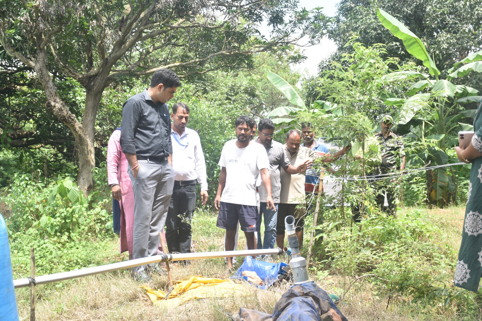 लोहरदगा उपायुक्त ने सेन्हा व भंडरा प्रखंड में कृषि एवं मत्स्य विभाग की योजनाओं का किया निरीक्षण, किसानों से लिया फीडबैक 2 WhatsApp Image 2026 09 12 at 6.23.04 PM