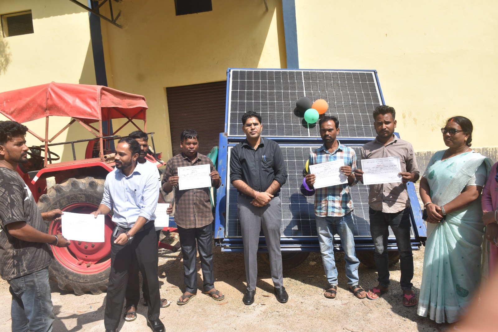 लोहरदगा उपायुक्त ने सेन्हा व भंडरा प्रखंड में कृषि एवं मत्स्य विभाग की योजनाओं का किया निरीक्षण, किसानों से लिया फीडबैक 4 WhatsApp Image 2026 09 12 at 6.23.19 PM