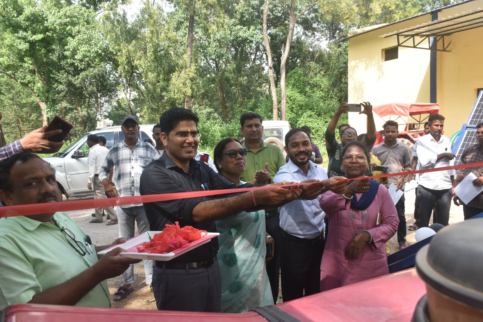 लोहरदगा उपायुक्त ने सेन्हा व भंडरा प्रखंड में कृषि एवं मत्स्य विभाग की योजनाओं का किया निरीक्षण, किसानों से लिया फीडबैक 10 WhatsApp Image 2026 09 12 at 6.23.21 PM