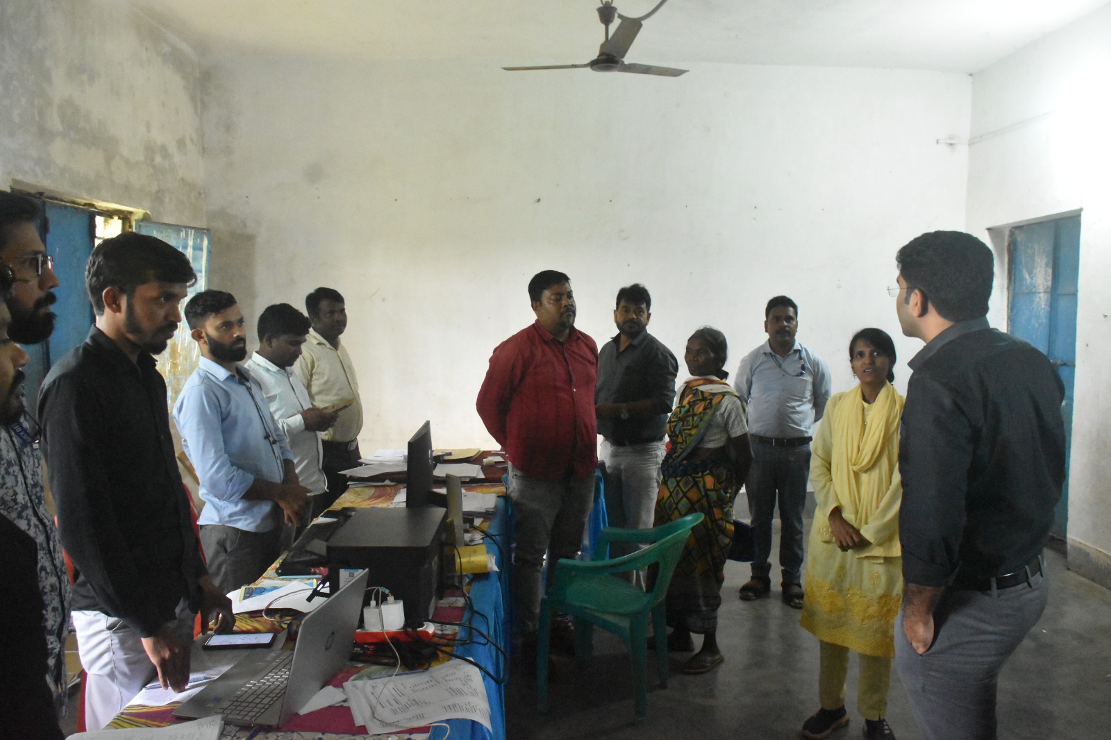 SIR 2026 : दावा-आपत्ति की सुनवाई प्रक्रिया का लोहरदगा DC ने किया निरीक्षण, निर्धारित तिथि- समय एवं स्थान पर सुनवाई पूरी करने का दिया निर्देश 3 WhatsApp Image 2026 09 12 at 6.27.28 PM