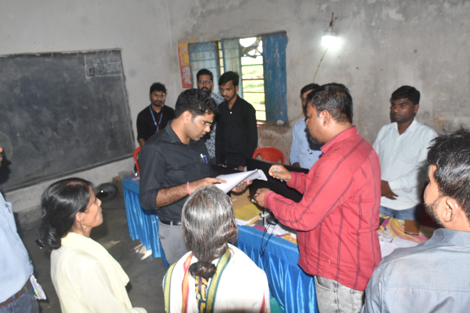 SIR 2026 : दावा-आपत्ति की सुनवाई प्रक्रिया का लोहरदगा DC ने किया निरीक्षण, निर्धारित तिथि- समय एवं स्थान पर सुनवाई पूरी करने का दिया निर्देश 4 WhatsApp Image 2026 09 12 at 6.27.29 PM