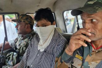 चतरा में ACB ने घूस लेते राजस्व कर्मी सतीश कुमार को किया गिरफ्तार, म्यूटेशन के नाम पर ले रहा था रिश्वत