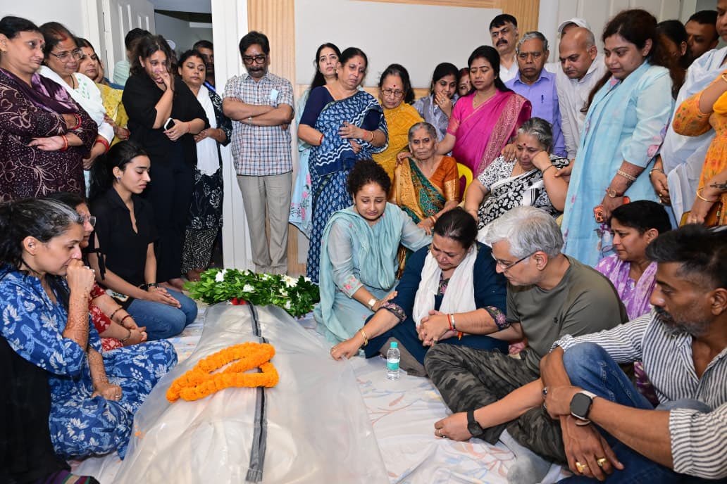 हेमंत सोरेन और कल्पना सोरेन ने मंत्री दीपिका पांडे सिंह की बेटी को दी श्रद्धांजलि, मुख्यमंत्री हुए भावुक