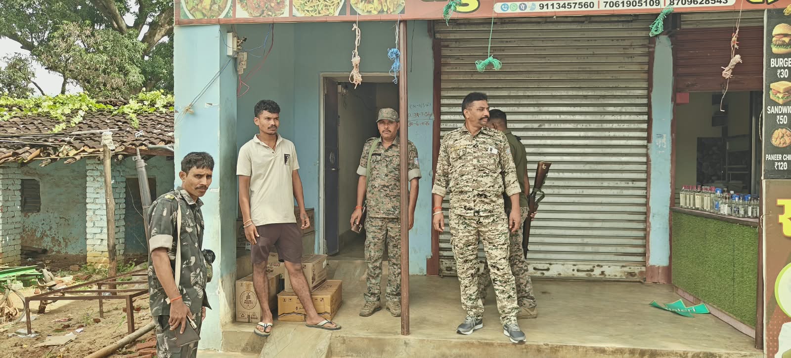 गढ़वा में अवैध अंग्रेजी शराब के ठिकानों पर छापेमारी, एक गिरफ्तार 1 WhatsApp Image 2026 09 26 at 7.49.05 PM