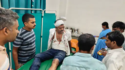 चतरा के टंडवा में आदिवासी महिला से कथित दुष्कर्म का मामला, ग्रामीणों की पत्थरबाजी में थाना प्रभारी घायल 1 app 17888817866aa02b7ac9d91 378429