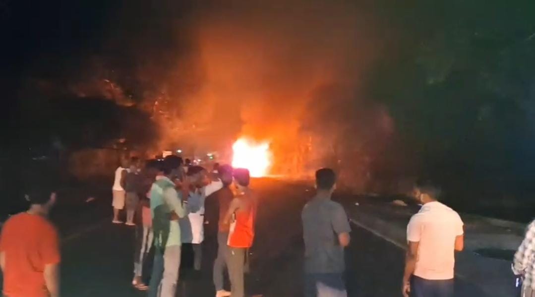 बिहार के खगड़िया में यात्रियों से भरी बस में लगी आग, नेपाल से गयाजी पितृपक्ष मेला में जा रहे थे सभी