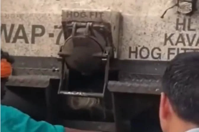 पटना-रांची जनशताब्दी के इंजन से लटका मिला महिला का कटा सिर, हत्या के बाद छिपाया गया था
