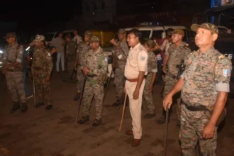 जमशेदपुर के जुगसलाई में बछड़ा चोरी को लेकर दो पक्षों में झड़प, पुलिस ने भीड़ को खदेड़ने के लिए हवाई फायरिंग और लाठीचार्ज
