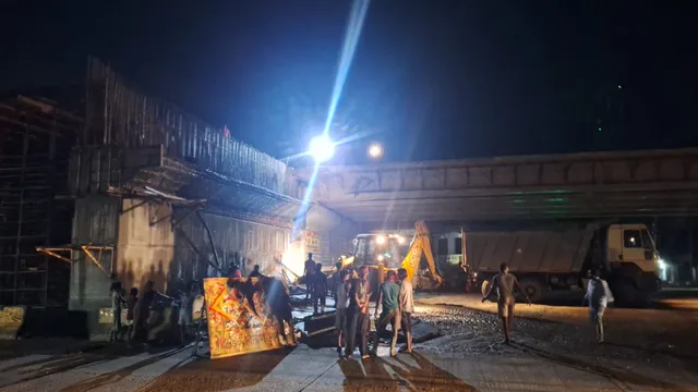मुजफ्फरपुर-दरभंगा रोड़ पर पर निर्माणाधीन फ्लाईओवर की शटरिंग ढही , रात होने से टला बड़ा हादसा