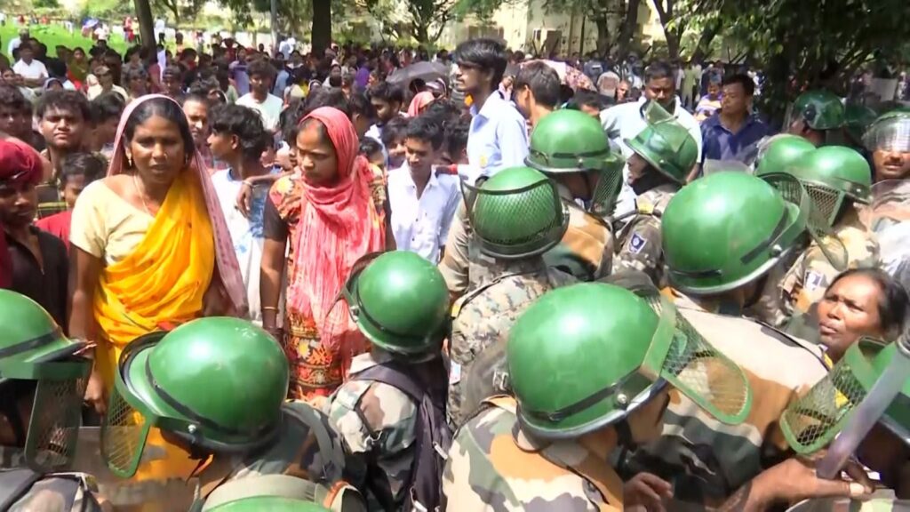 रांची में HEC बाईपास रोड में अतिक्रमण हटाने के दौरान हंगामा, पुलिस ने किया लाठीचार्ज