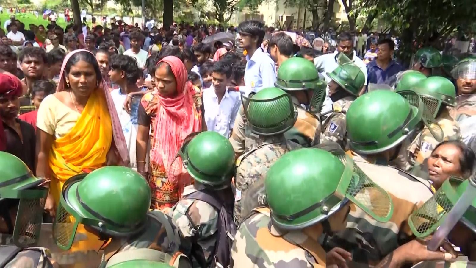 रांची में HEC बाईपास रोड में अतिक्रमण हटाने के दौरान हंगामा, पुलिस ने किया लाठीचार्ज