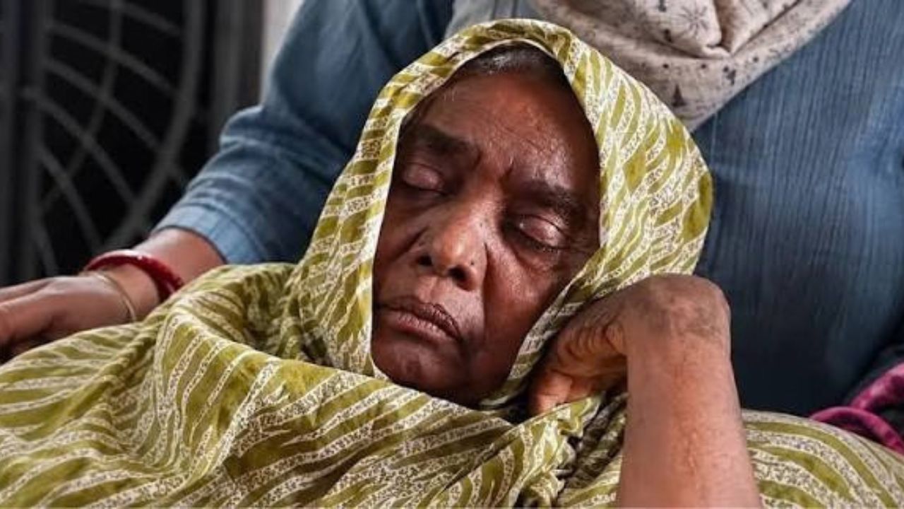 मुख्यमंत्री हेमंत सोरेन की मां रूपी सोरेन की तबीयत में उतार-चढ़ाव, बेहतर इलाज के लिए बाहर ले जाने की तैयारी